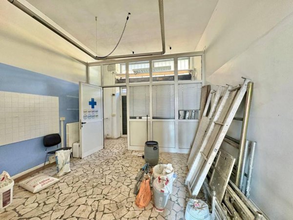 negozio in vendita a Ciriè in zona Devesi