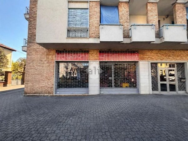 locale commerciale in vendita a Ciriè