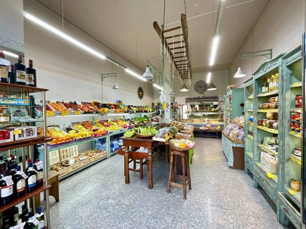 negozio in vendita a Ciriè