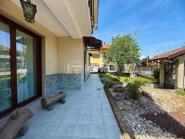 casa indipendente in vendita a Ciriè in zona Devesi