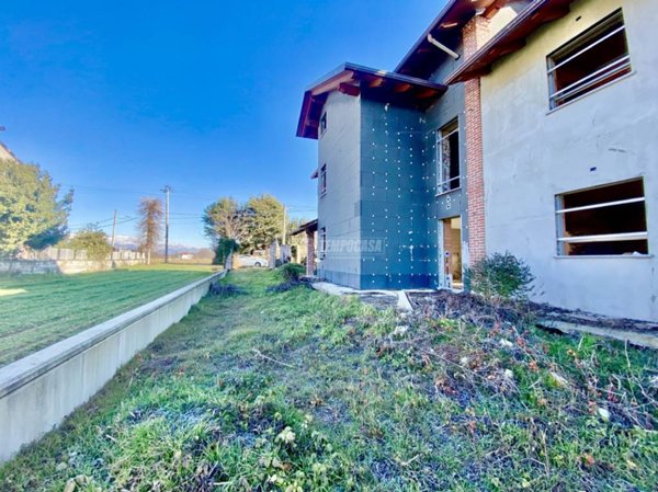 casa indipendente in vendita a Ciriè in zona Devesi