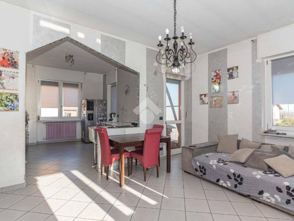 appartamento in vendita a Ciriè in zona Devesi