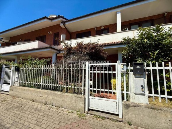 casa indipendente in vendita a Ciriè in zona Devesi