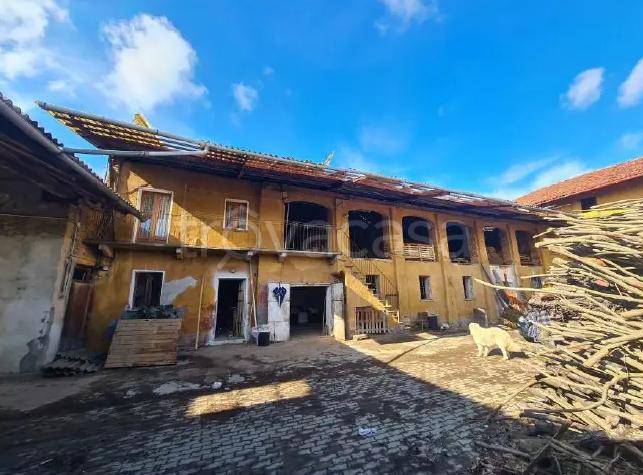 casale in vendita a Ciriè in zona Devesi