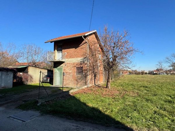 casa indipendente in vendita a Ciriè in zona Devesi