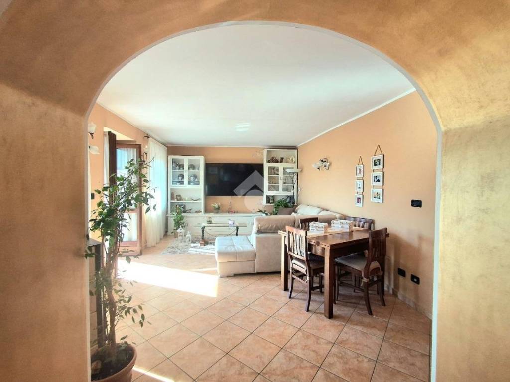 appartamento in vendita a Ciriè in zona Devesi