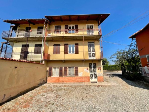 casa indipendente in vendita a Ciriè in zona Devesi