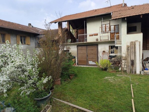casa indipendente in vendita a Ciriè in zona Devesi