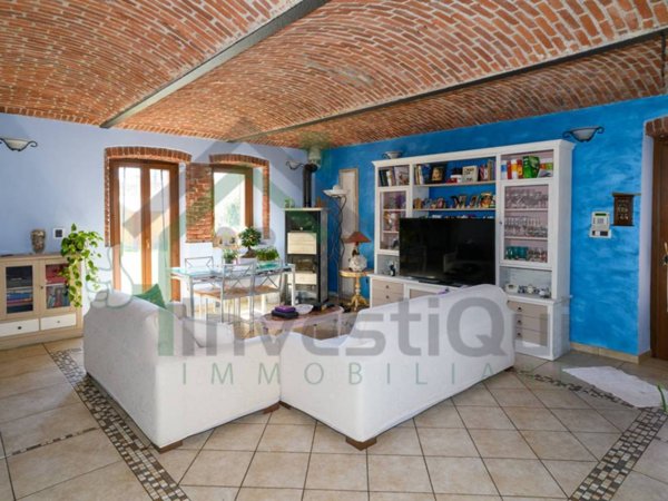 casa indipendente in vendita a Ciriè in zona Devesi
