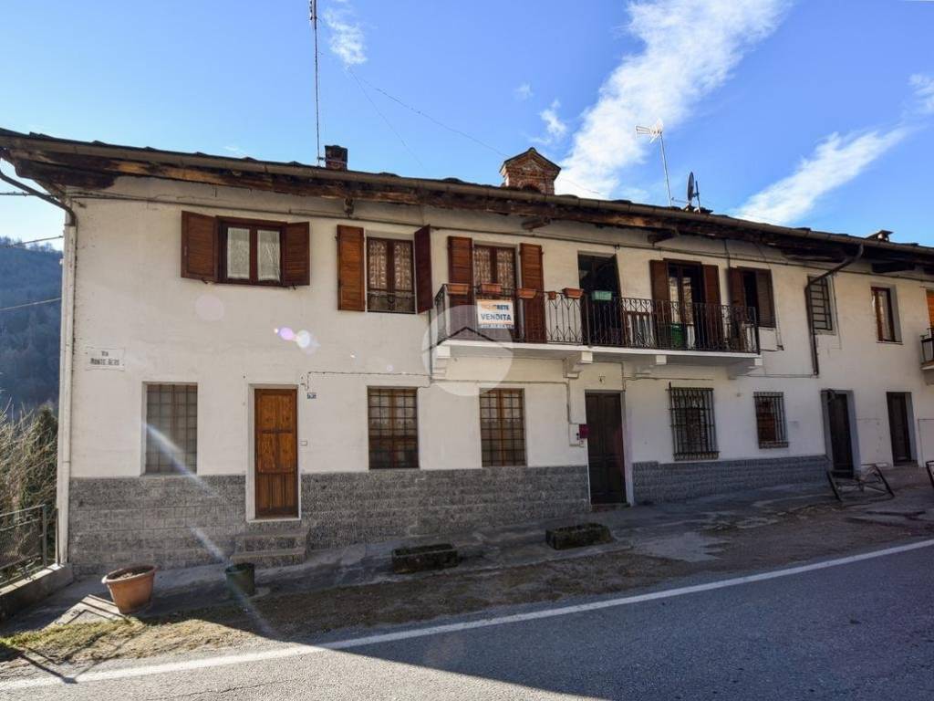 casa semindipendente in vendita a Coazze