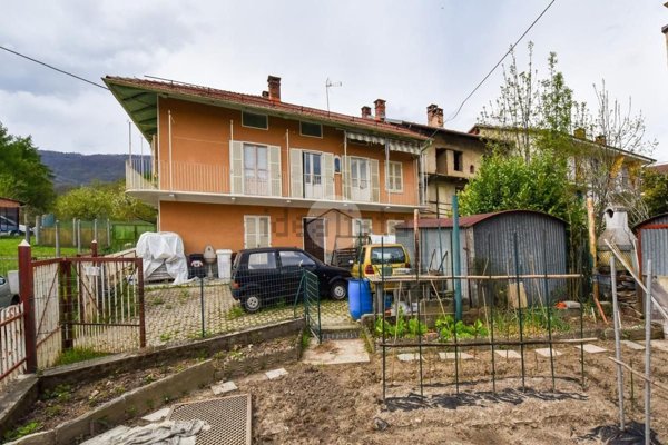 esavano in vendita a Coazze