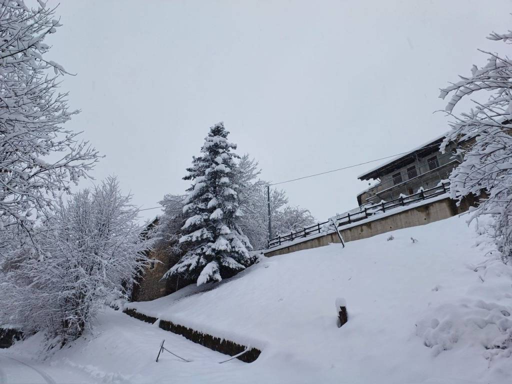 casa indipendente in vendita a Coazze