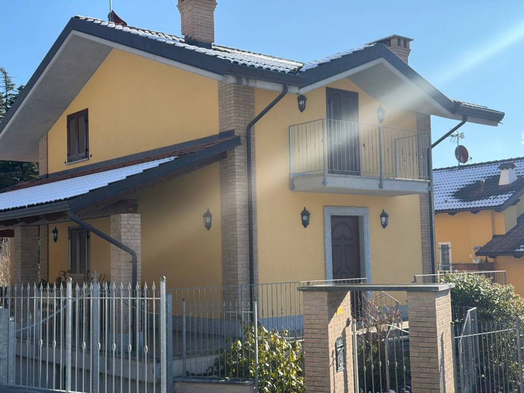 casa indipendente in vendita a Coazze