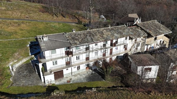 casa semindipendente in vendita a Coazze