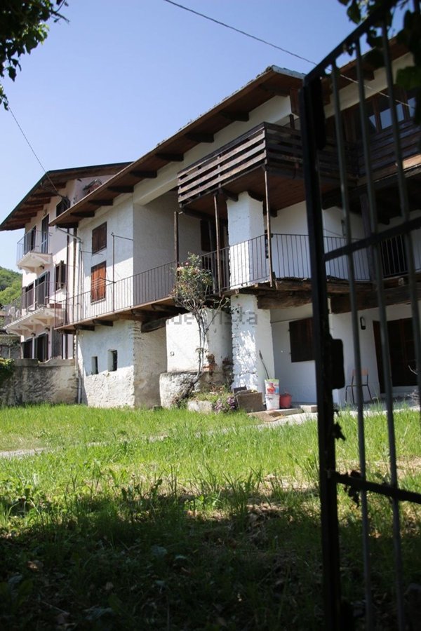 casa semindipendente in vendita a Coazze