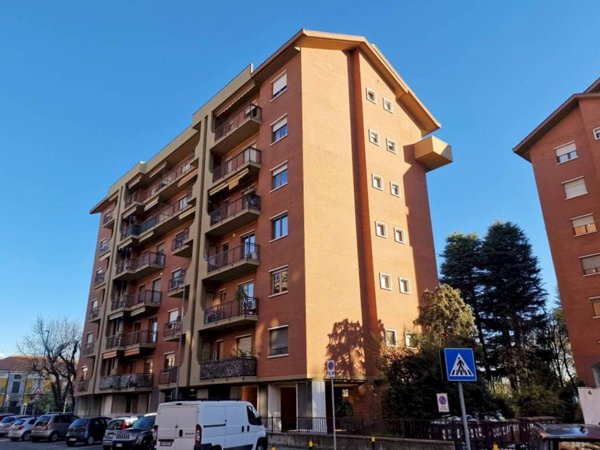 appartamento in vendita a Collegno in zona Leumann