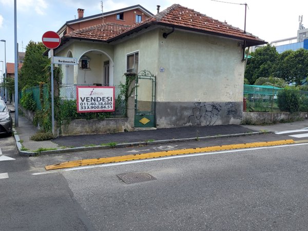 casa indipendente in vendita a Collegno in zona Leumann