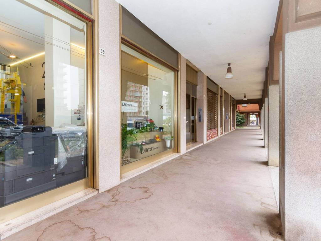 negozio in vendita a Collegno