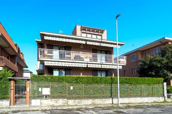 appartamento in vendita a Collegno in zona Leumann