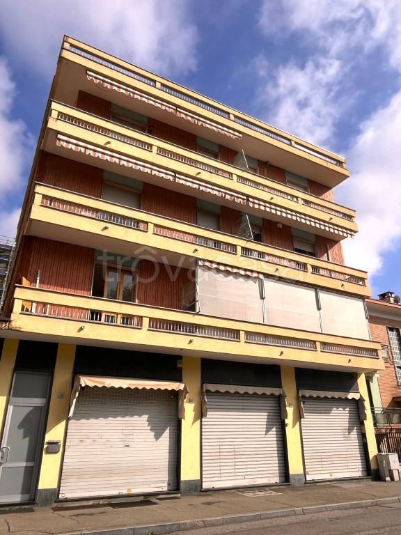 appartamento in vendita a Collegno in zona Leumann