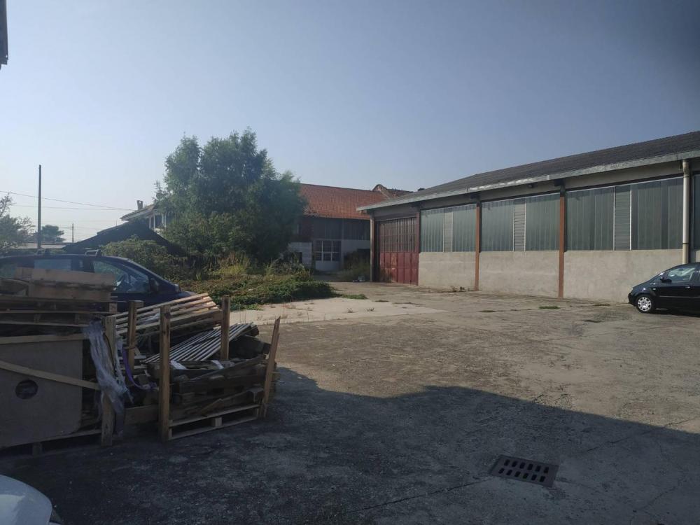 capannone in vendita a Collegno in zona Savonera