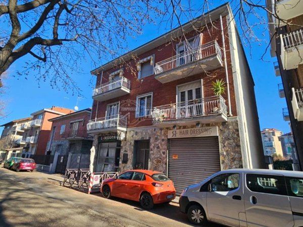 appartamento in vendita a Collegno in zona Leumann