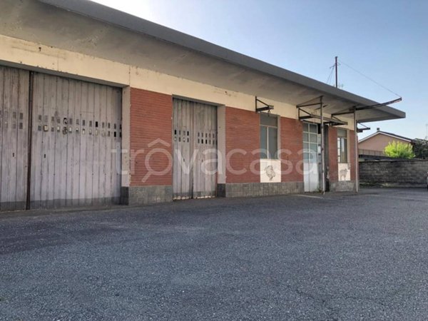 locale commerciale in vendita a Collegno in zona Savonera