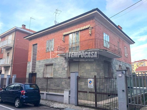 casa indipendente in vendita a Collegno in zona Leumann