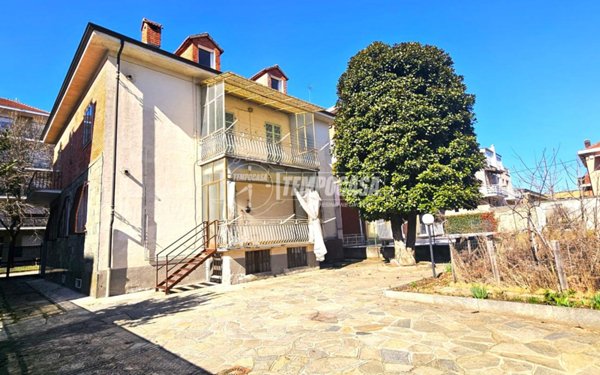 appartamento in vendita a Collegno in zona Leumann