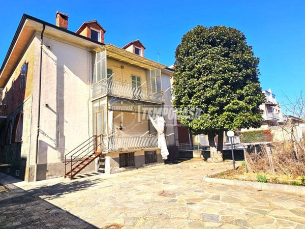 appartamento in vendita a Collegno in zona Leumann