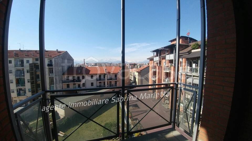 appartamento in vendita a Collegno in zona Leumann