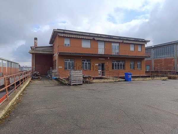 capannone in vendita a Collegno