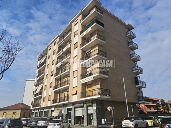 appartamento in vendita a Collegno in zona Leumann