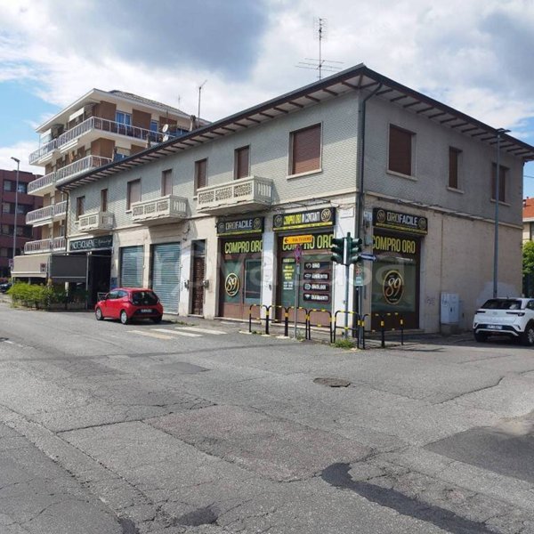 appartamento in vendita a Collegno in zona Leumann
