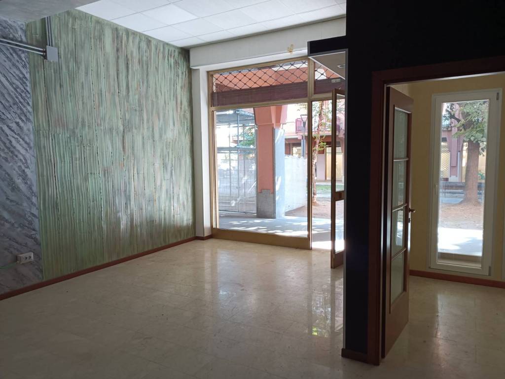 negozio in vendita a Collegno