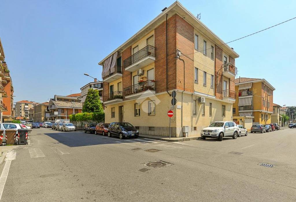 appartamento in vendita a Collegno in zona Leumann