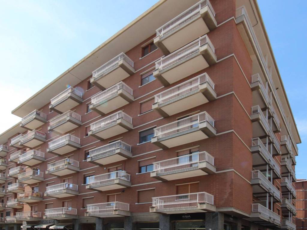 appartamento in vendita a Collegno in zona Leumann