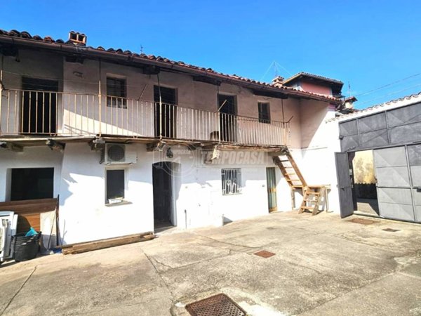casa indipendente in vendita a Collegno in zona Savonera