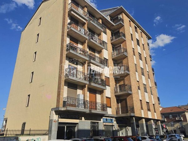 appartamento in vendita a Collegno in zona Leumann