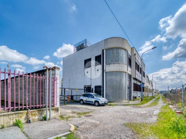locale commerciale in vendita a Collegno