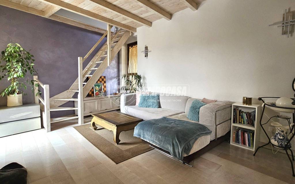 casa indipendente in vendita a Collegno in zona Savonera