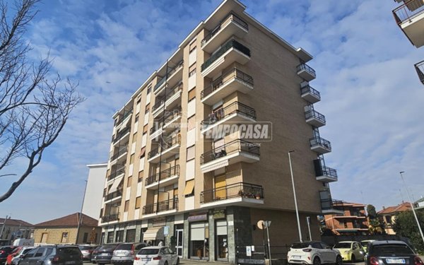 appartamento in vendita a Collegno in zona Leumann