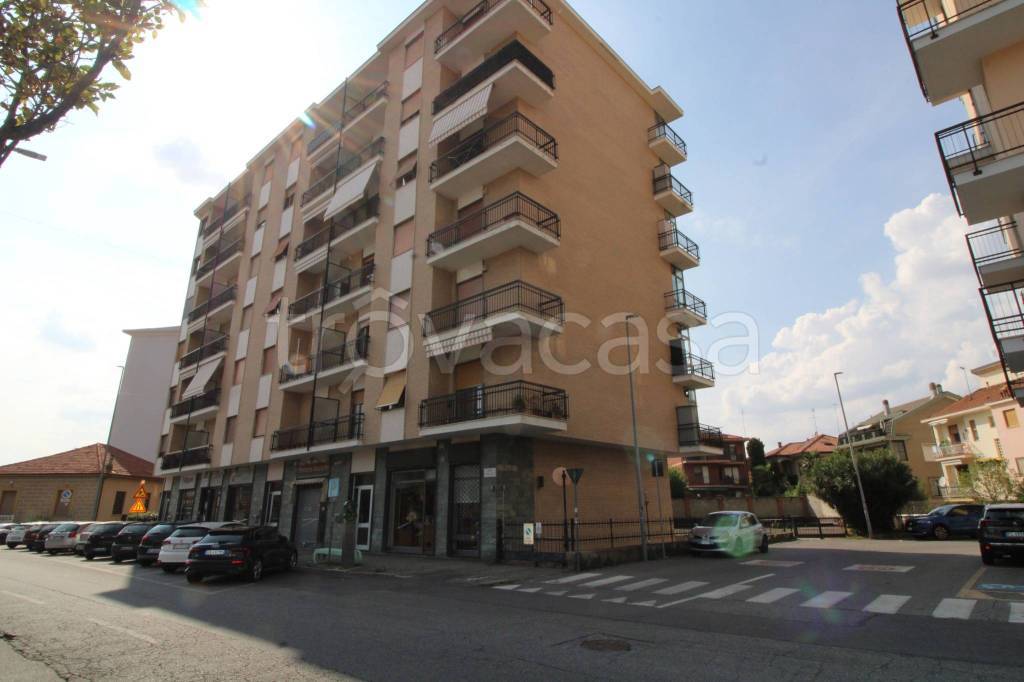 appartamento in vendita a Collegno in zona Leumann
