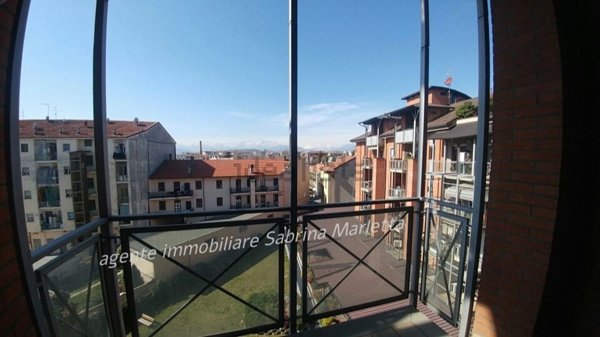 appartamento in vendita a Collegno in zona Leumann