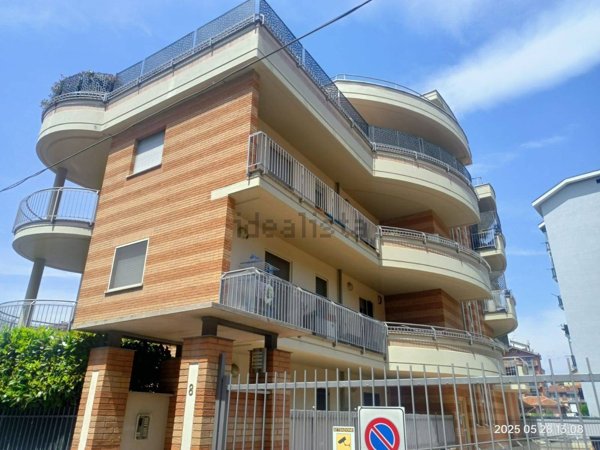 appartamento in vendita a Collegno in zona Leumann