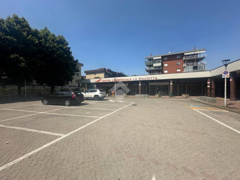 negozio in vendita a Collegno in zona Savonera