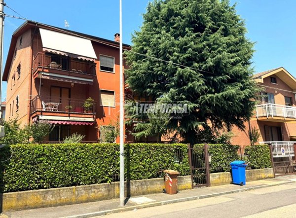 appartamento in vendita a Collegno in zona Leumann