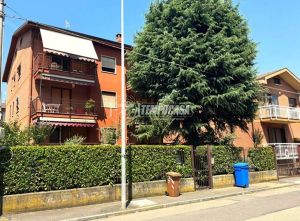 appartamento in vendita a Collegno in zona Leumann