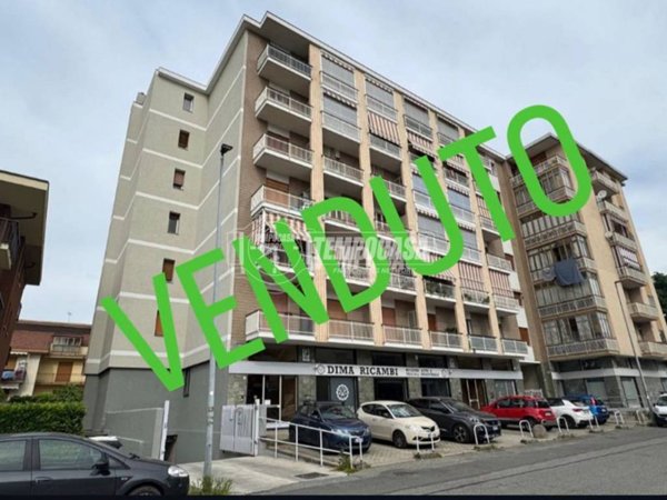 appartamento in vendita a Collegno in zona Leumann