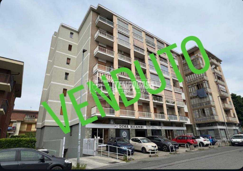 appartamento in vendita a Collegno in zona Leumann